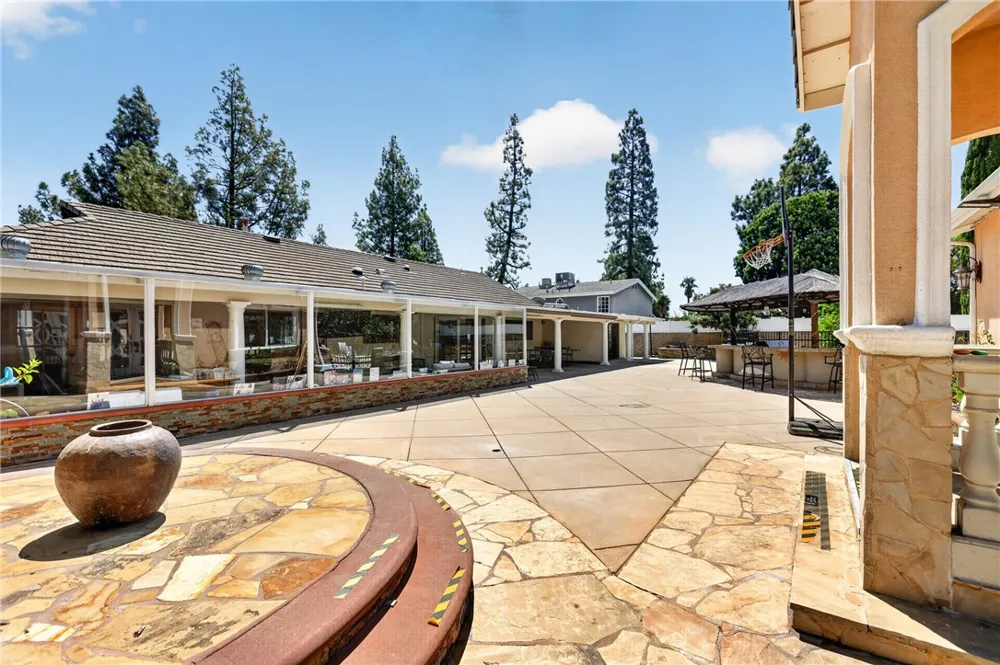 10749 Melvin Northridge, CA 91326