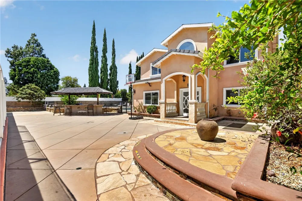 10749 Melvin Northridge, CA 91326