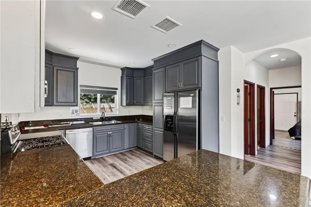10749 Melvin Northridge, CA 91326