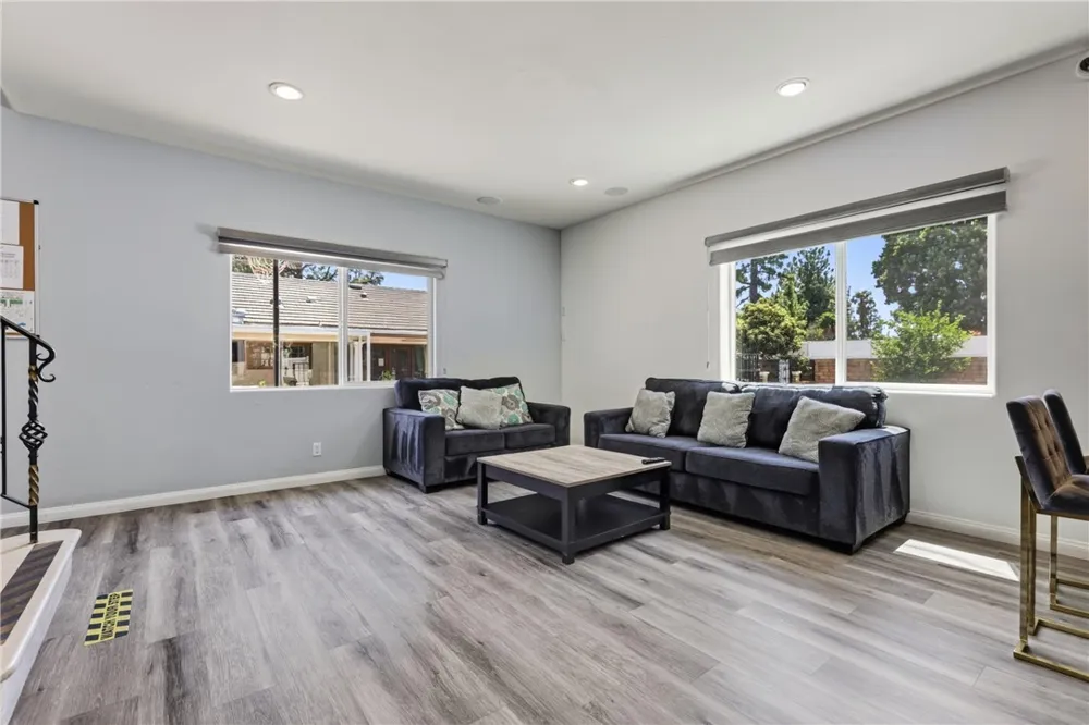 10749 Melvin Northridge, CA 91326