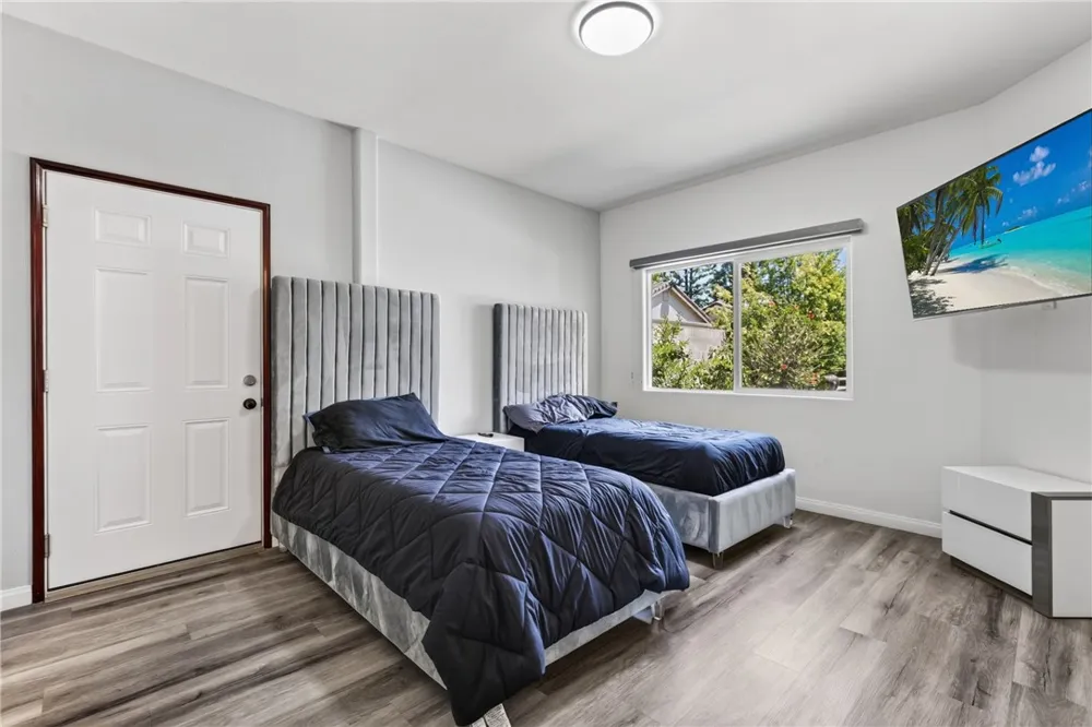 10749 Melvin Northridge, CA 91326