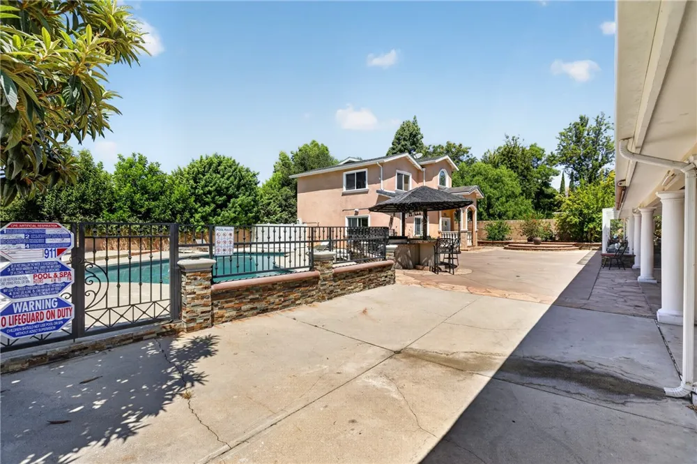 10749 Melvin Northridge, CA 91326