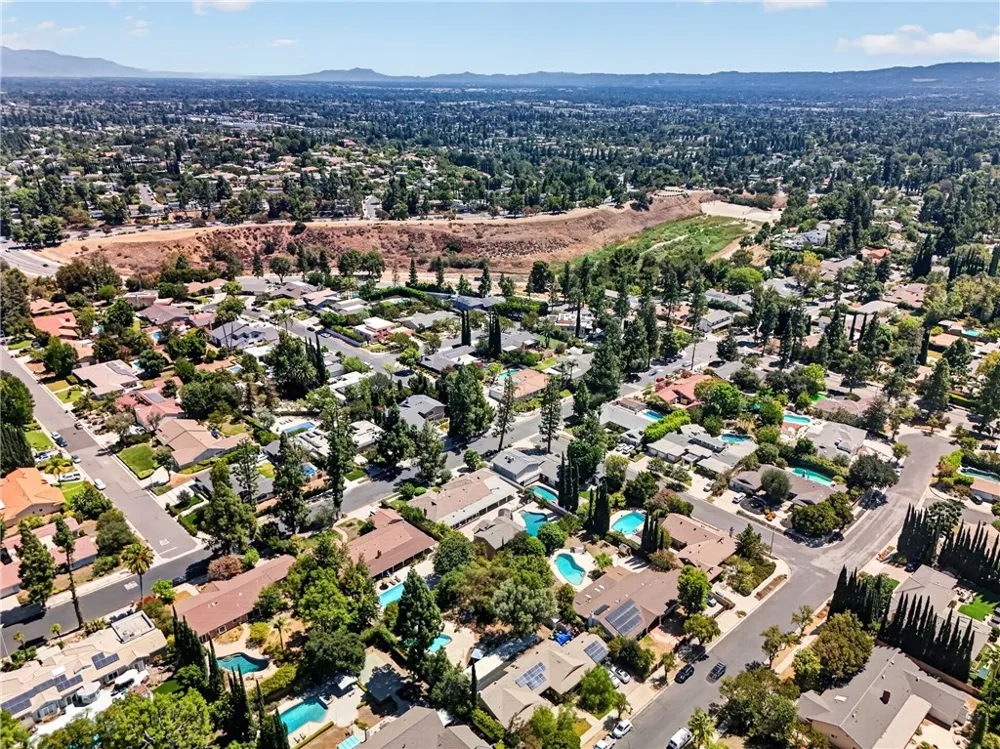 10749 Melvin Northridge, CA 91326