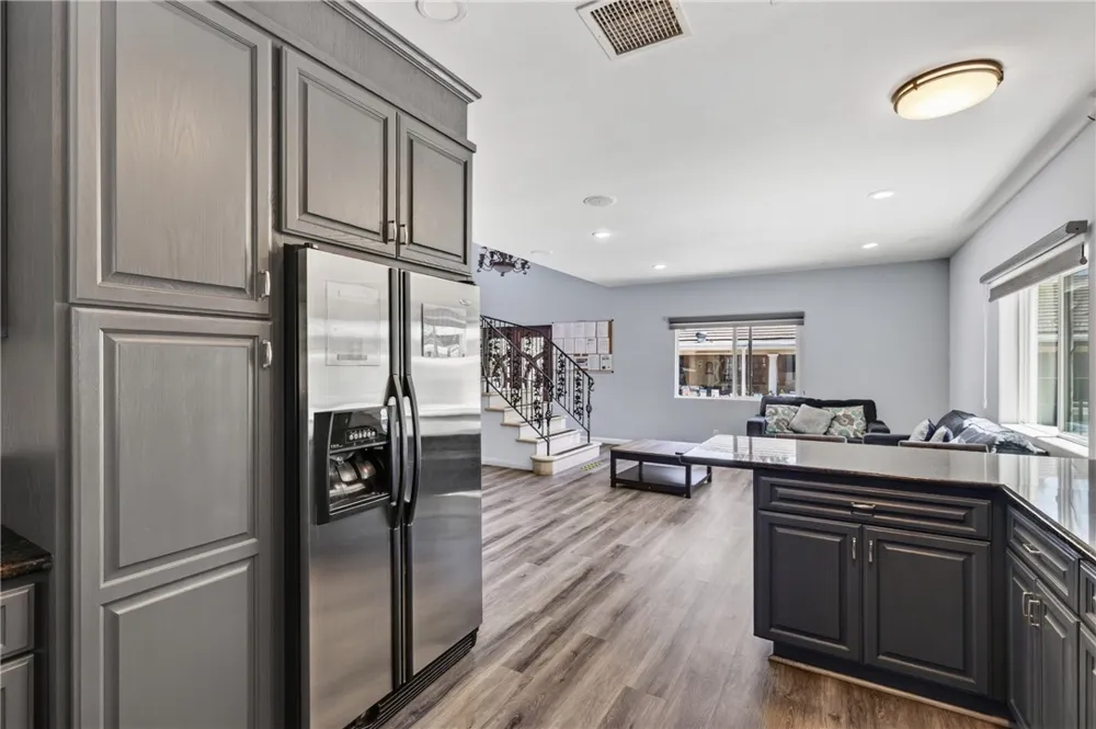 10749 Melvin Northridge, CA 91326