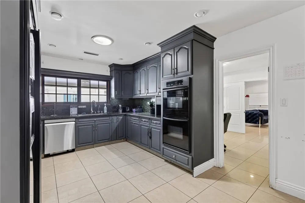 10749 Melvin Northridge, CA 91326