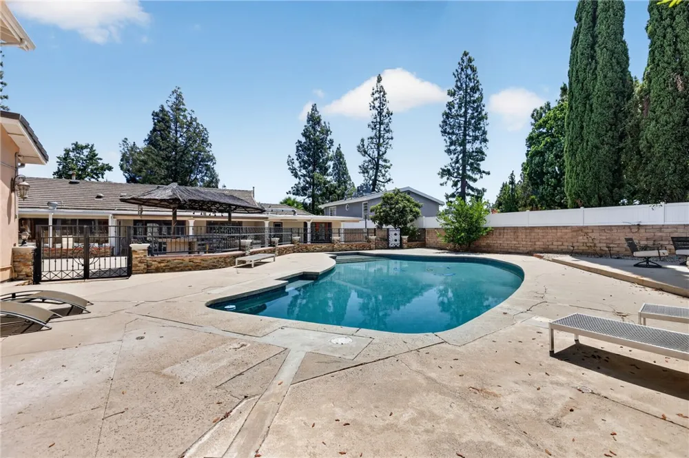 10749 Melvin Northridge, CA 91326