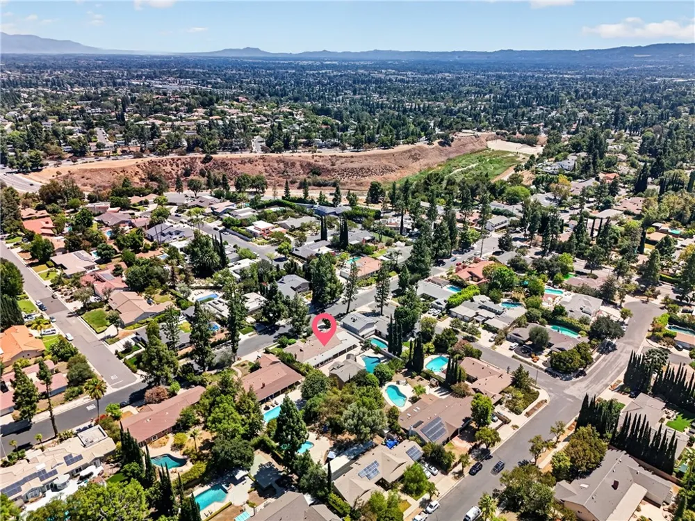 10749 Melvin Northridge, CA 91326