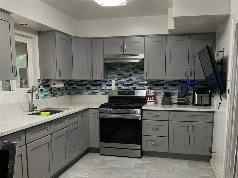 17669 Pinedale Fontana, CA 92335