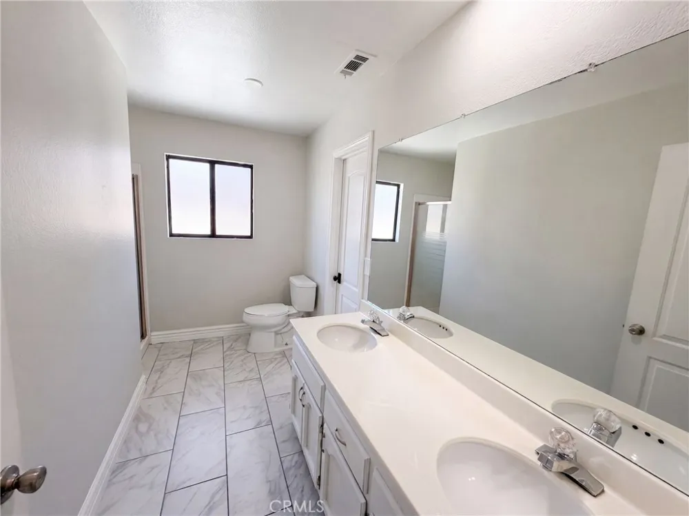 4380 Flightwood Hemet, CA 92544