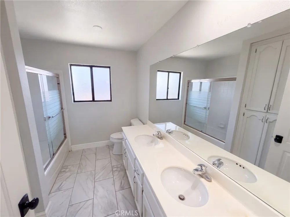 4380 Flightwood Hemet, CA 92544