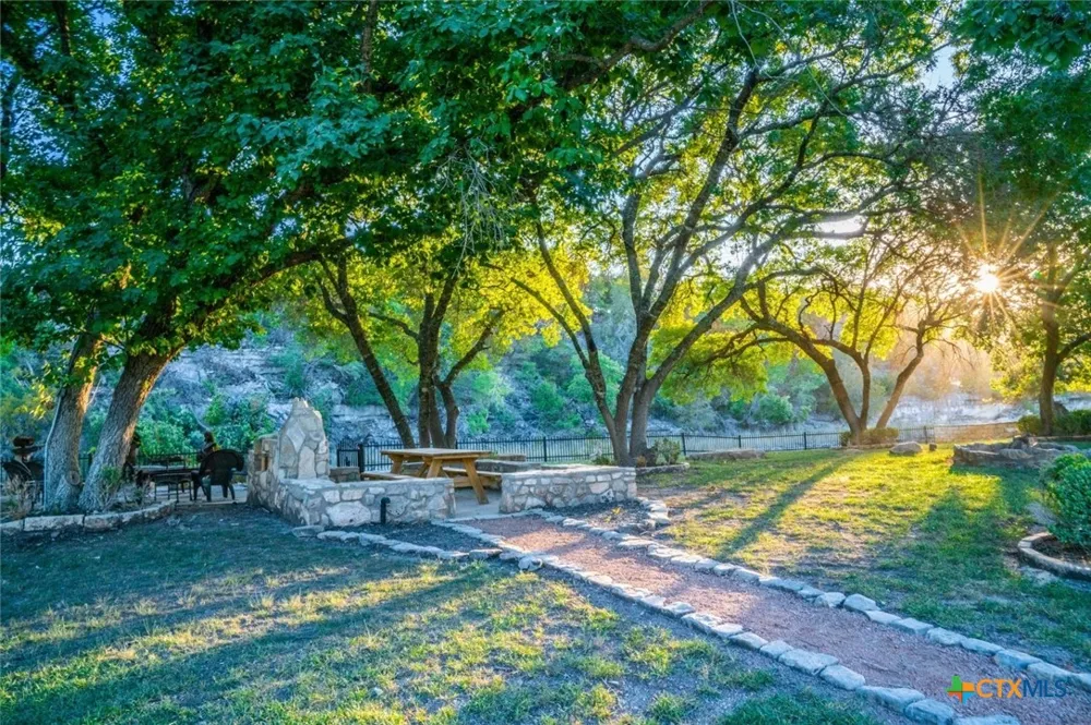 281 Goose Landing Way Harper, TX 78631