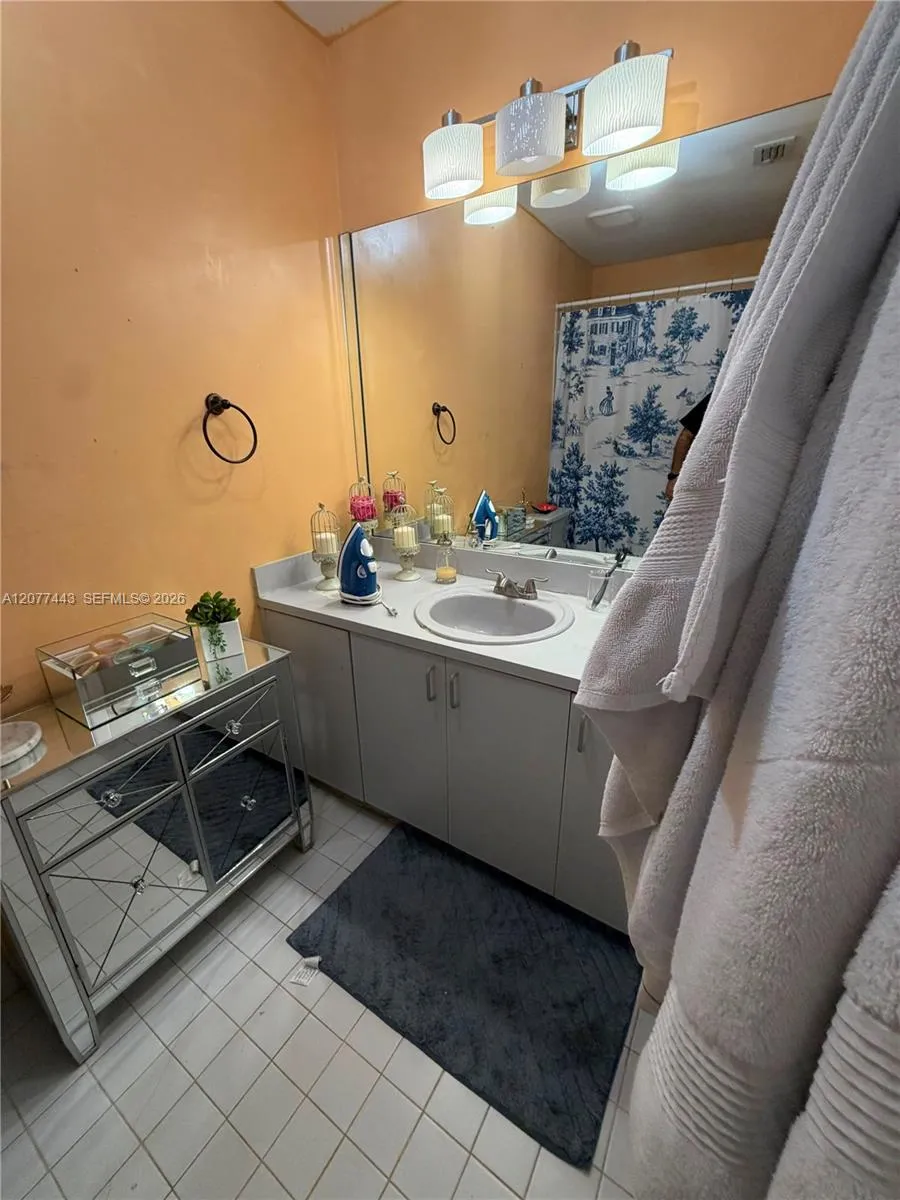 18230 SW 142nd Pl Miami, FL 33177