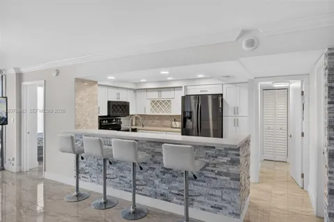 2655 Collins Ave #00