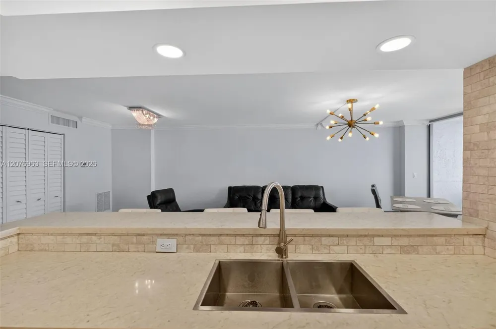 2655 Collins Ave #00 Miami Beach, FL 33140