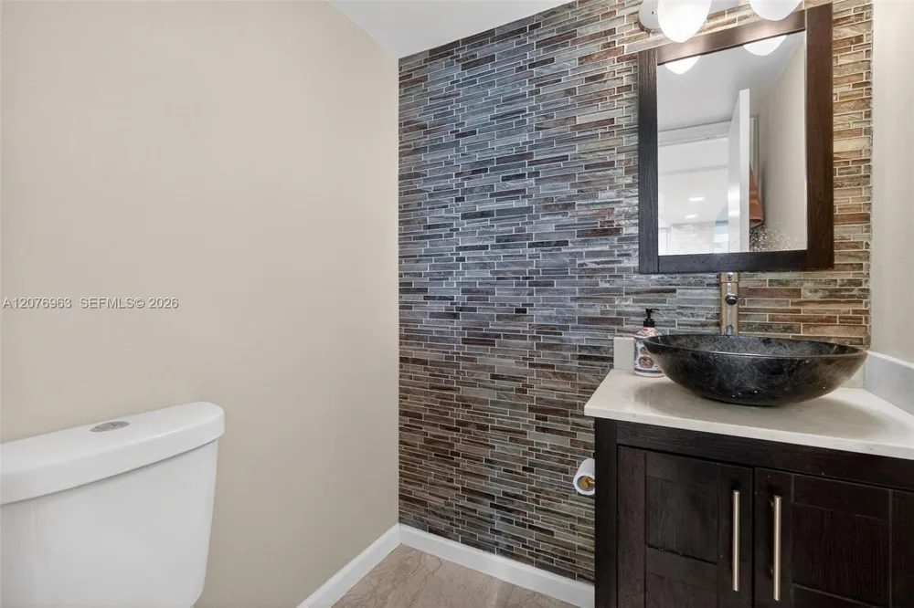 2655 Collins Ave #00 Miami Beach, FL 33140
