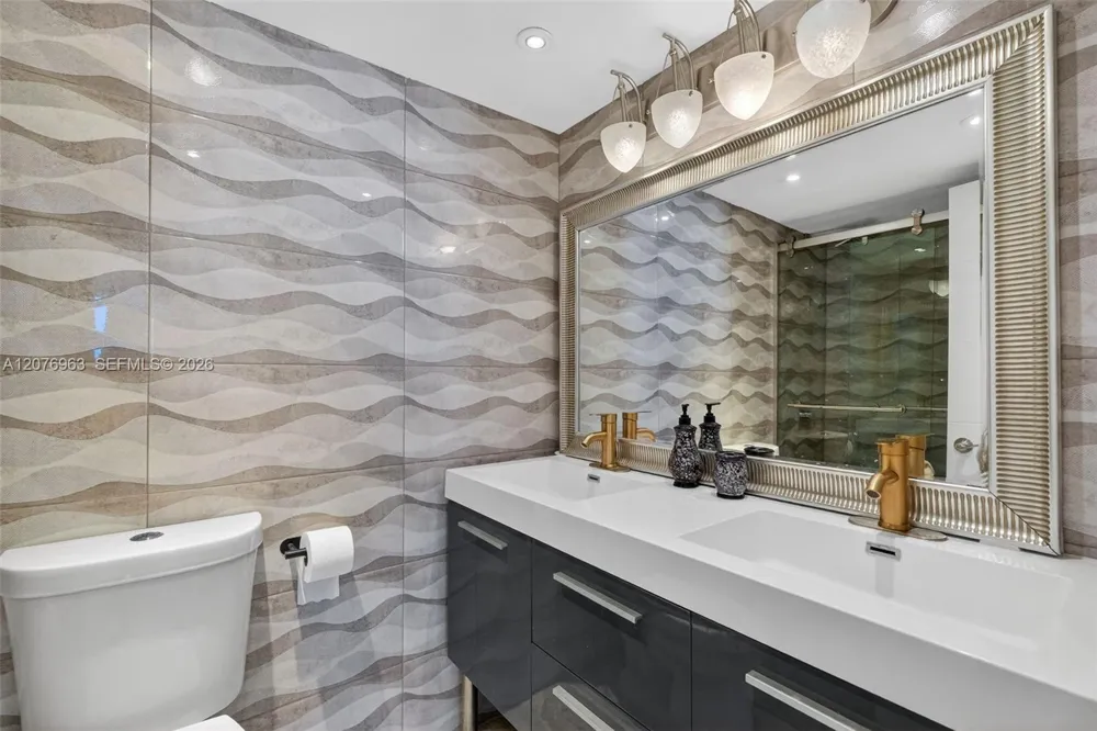 2655 Collins Ave #00 Miami Beach, FL 33140