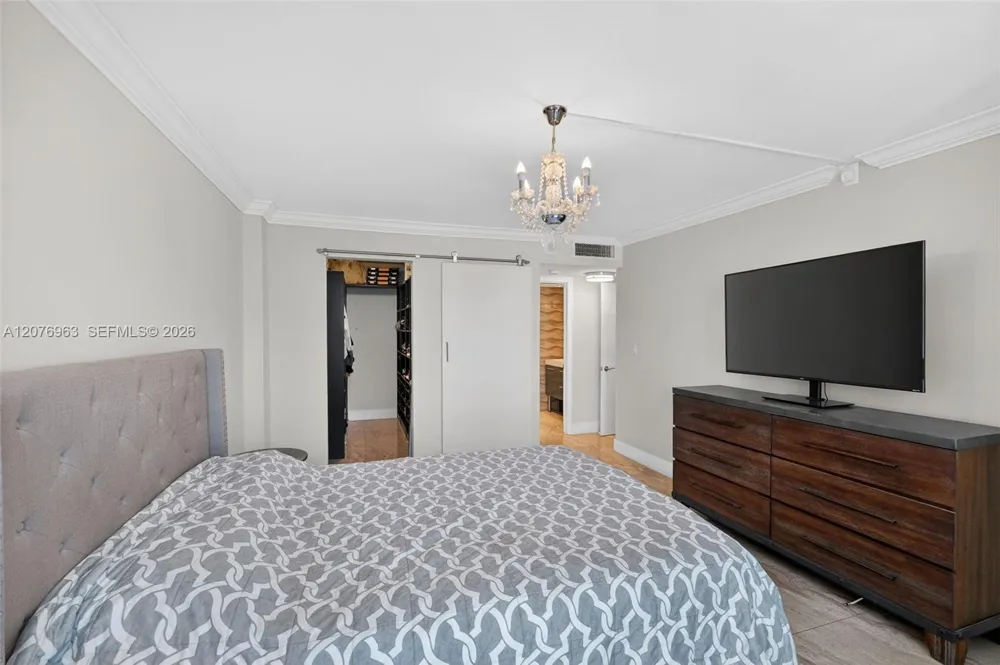 2655 Collins Ave #00 Miami Beach, FL 33140