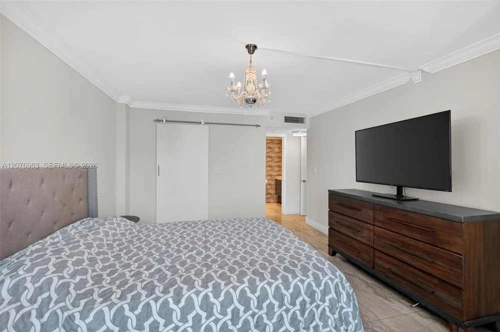 2655 Collins Ave #00 Miami Beach, FL 33140