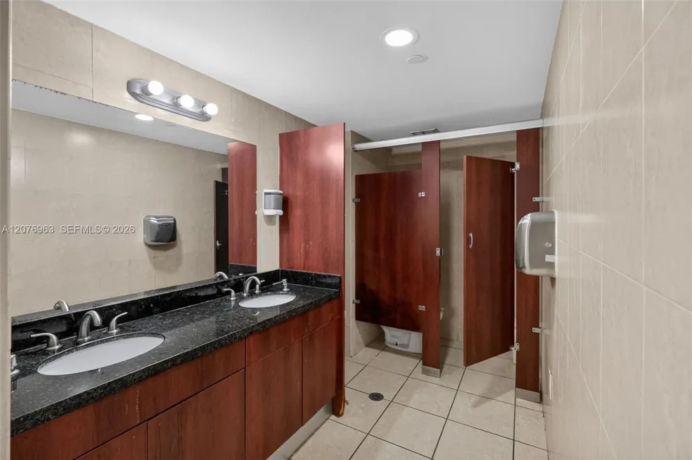 2655 Collins Ave #00 Miami Beach, FL 33140