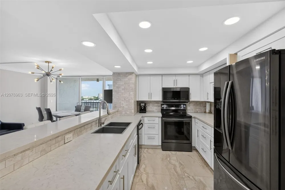 2655 Collins Ave #00 Miami Beach, FL 33140