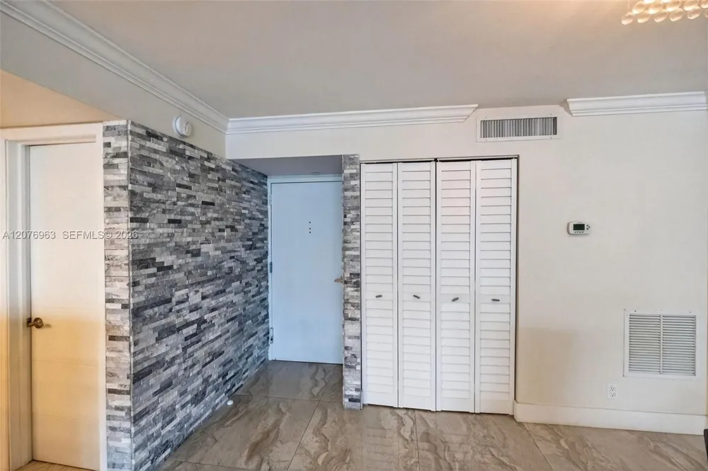2655 Collins Ave #00 Miami Beach, FL 33140