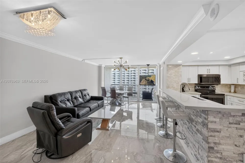 2655 Collins Ave #00 Miami Beach, FL 33140