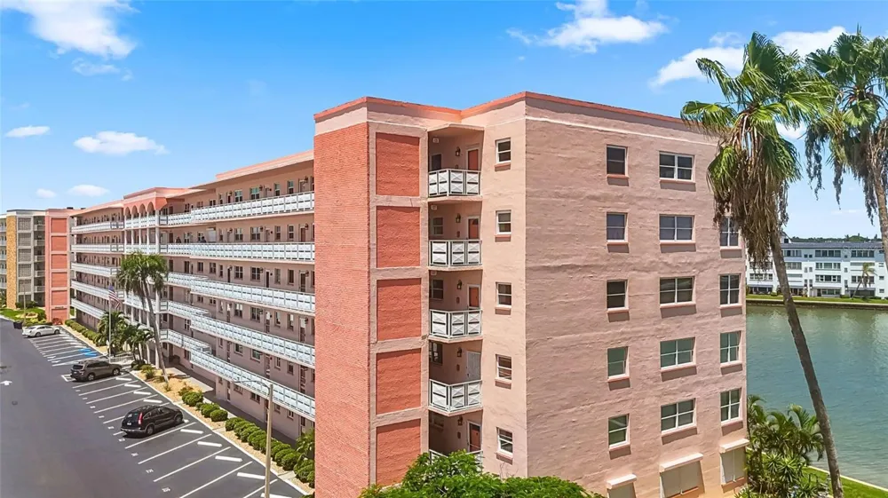 6025 SHORE BOULEVARD S #111 Gulfport, FL 33707