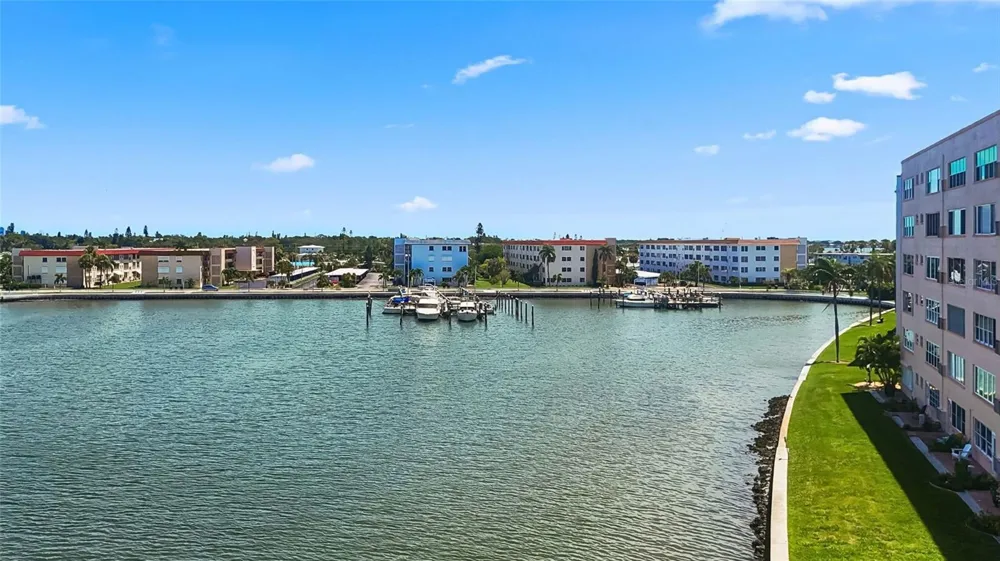 6025 SHORE BOULEVARD S #111 Gulfport, FL 33707