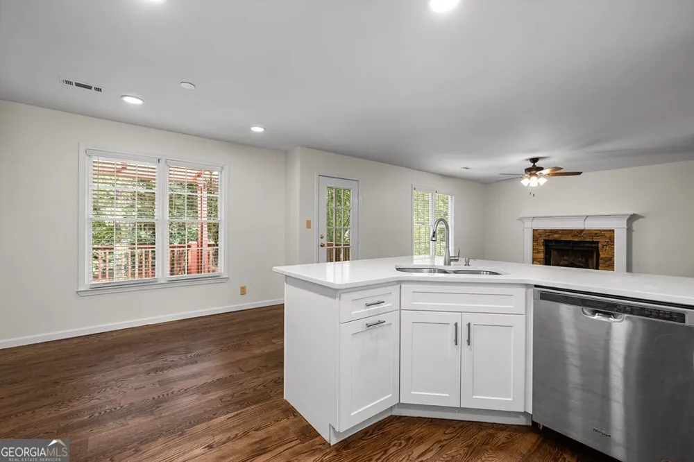 79 Thomas Crossing DR Newnan, GA 30265