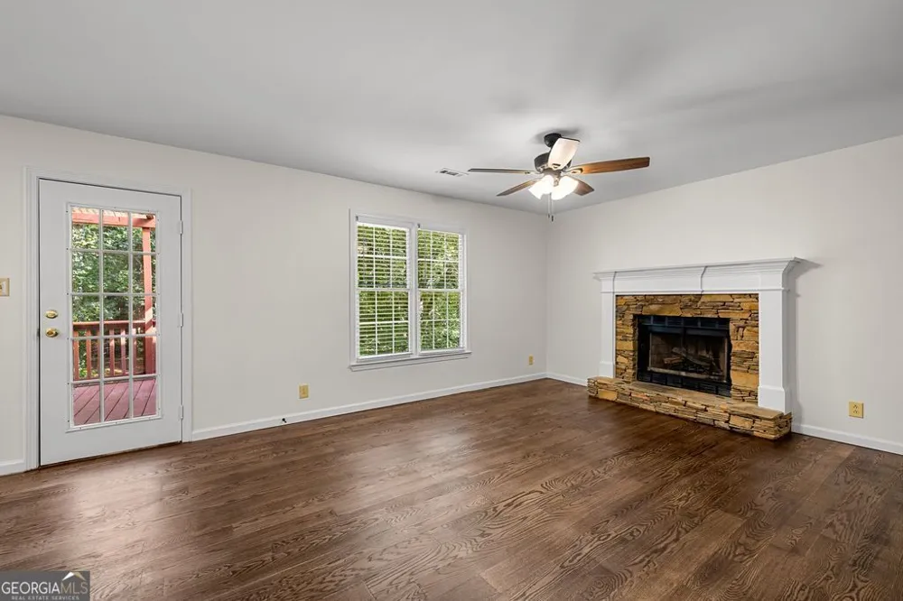 79 Thomas Crossing DR Newnan, GA 30265