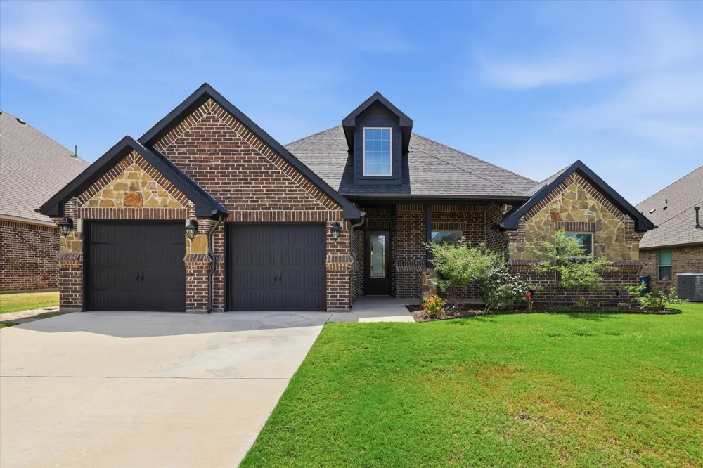 715 La Paloma Road Sanger, TX 76266