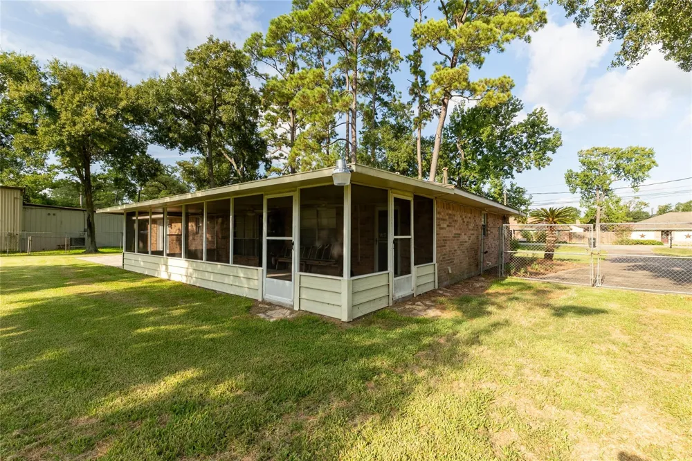 221 Maple Street Highlands, TX 77562