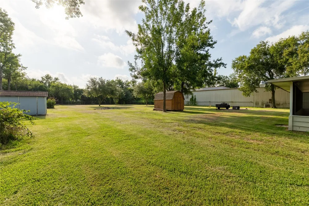221 Maple Street Highlands, TX 77562