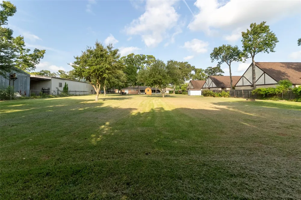221 Maple Street Highlands, TX 77562