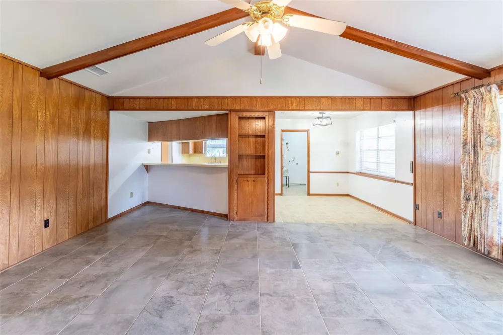 221 Maple Street Highlands, TX 77562