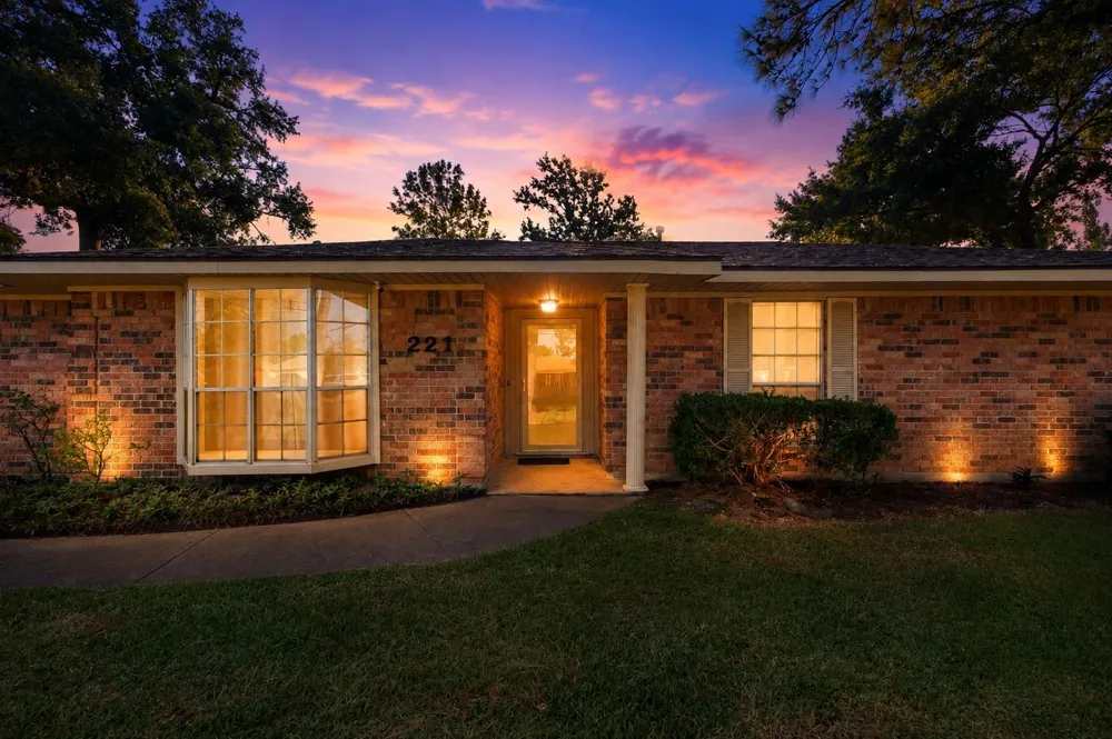 221 Maple Street Highlands, TX 77562