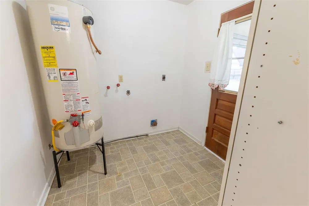 221 Maple Street Highlands, TX 77562