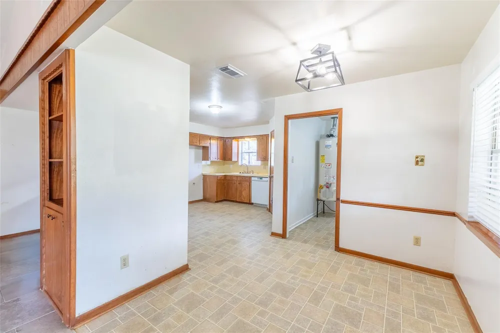 221 Maple Street Highlands, TX 77562