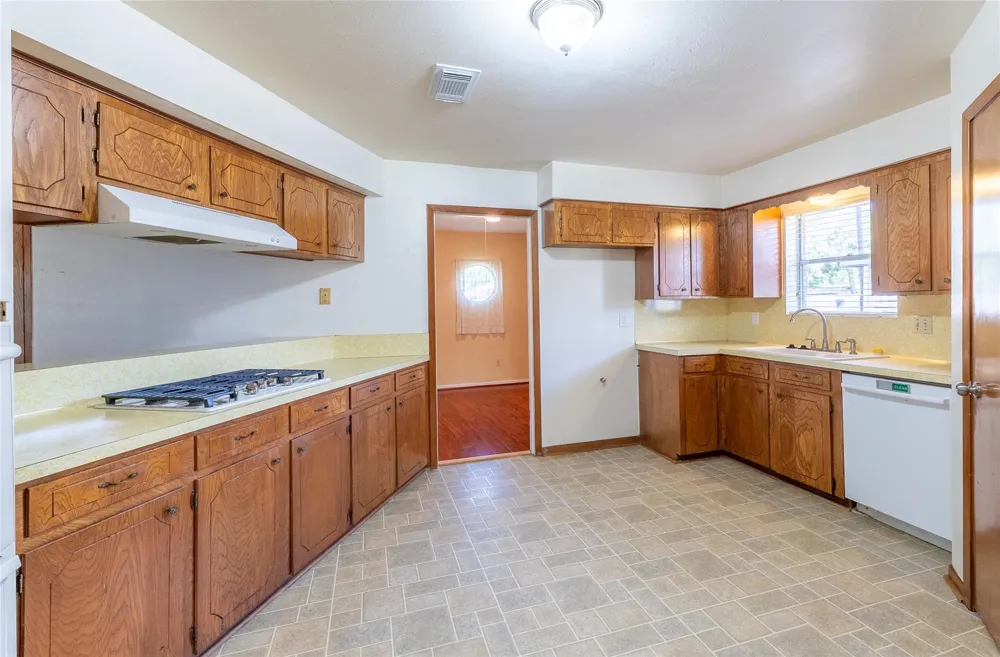 221 Maple Street Highlands, TX 77562