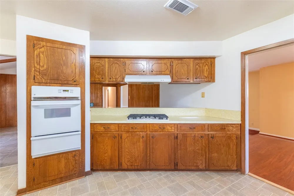 221 Maple Street Highlands, TX 77562