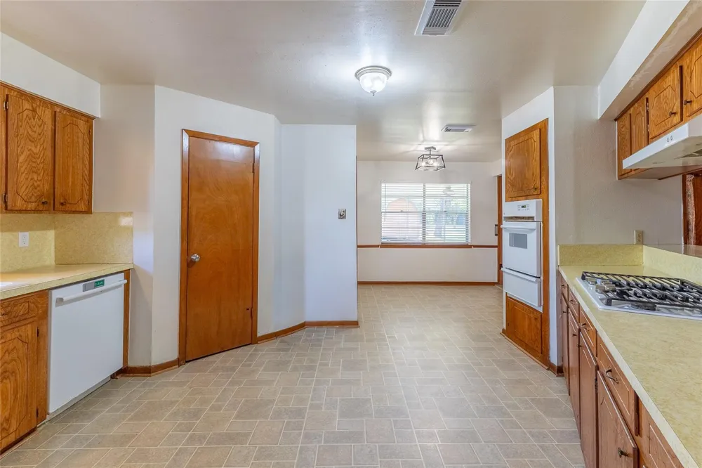 221 Maple Street Highlands, TX 77562