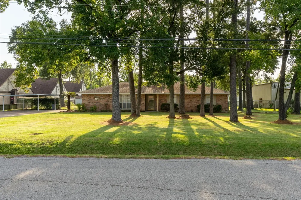 221 Maple Street Highlands, TX 77562