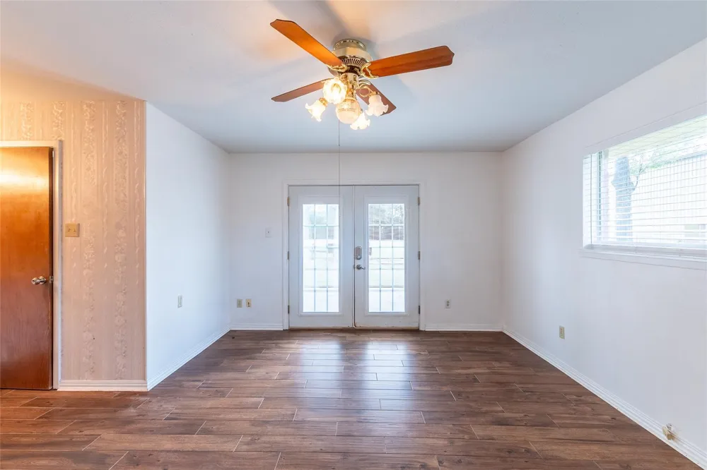221 Maple Street Highlands, TX 77562