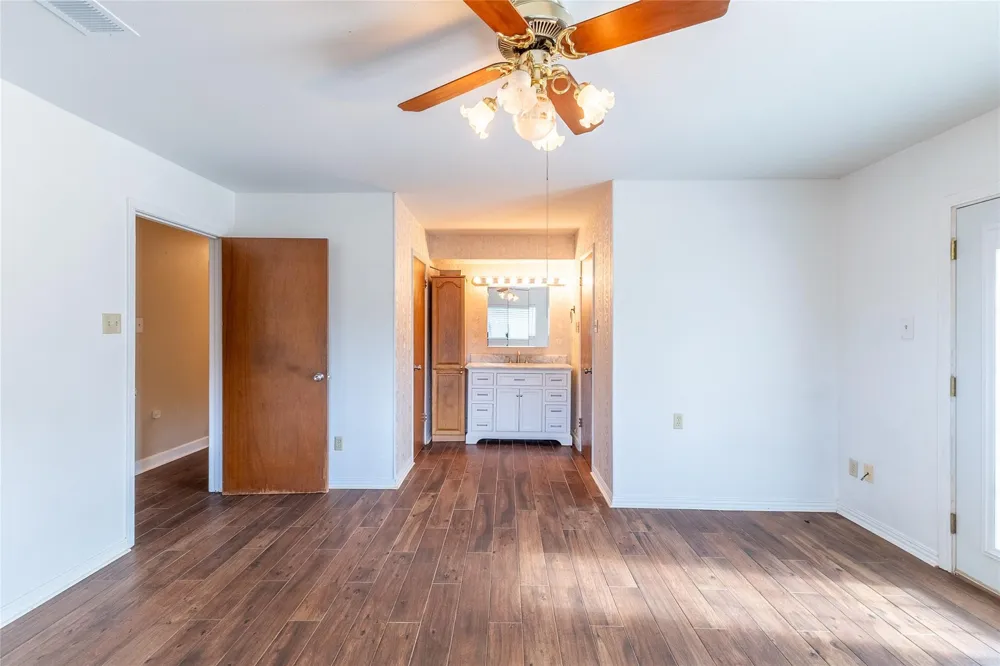 221 Maple Street Highlands, TX 77562