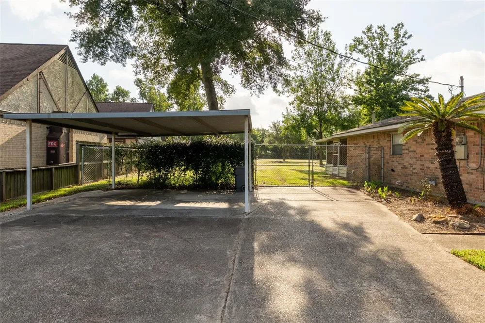 221 Maple Street Highlands, TX 77562
