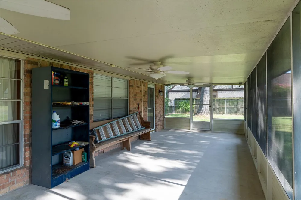 221 Maple Street Highlands, TX 77562