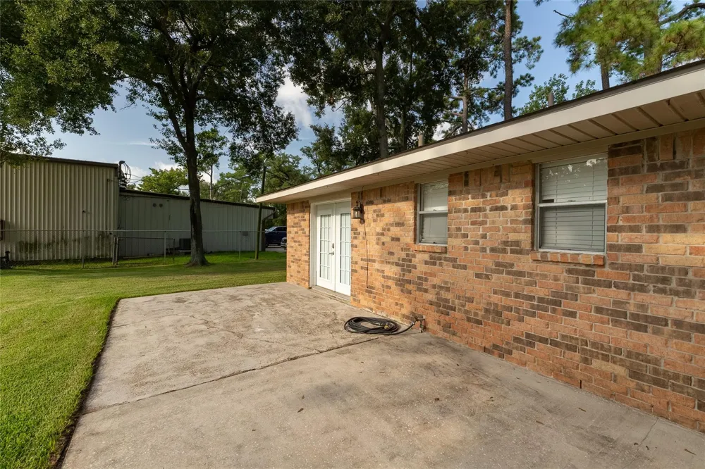 221 Maple Street Highlands, TX 77562