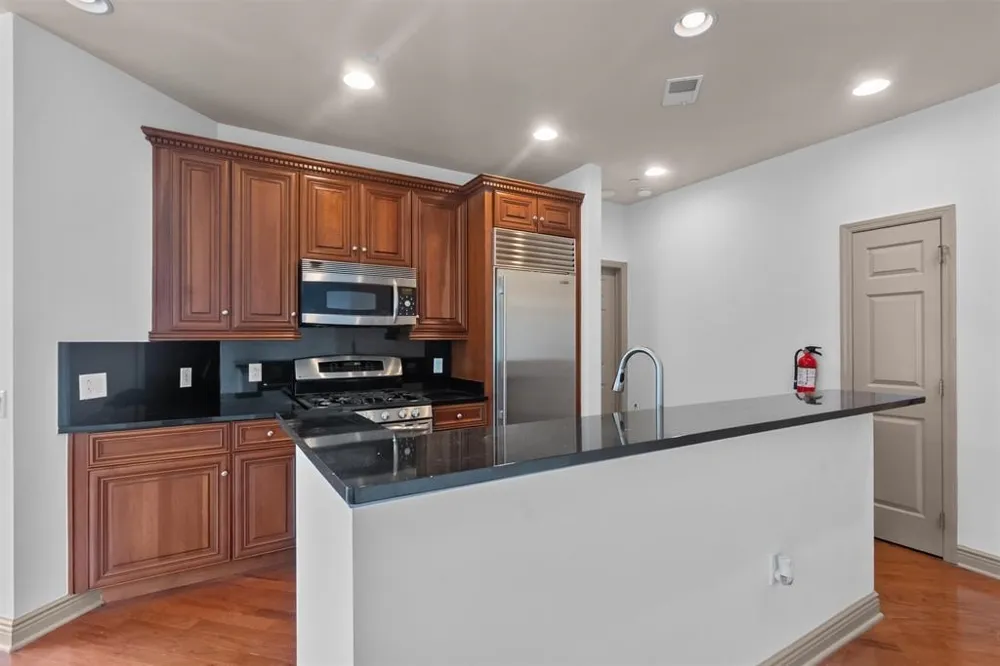 7400 RIVER RD North Bergen, NJ 07047