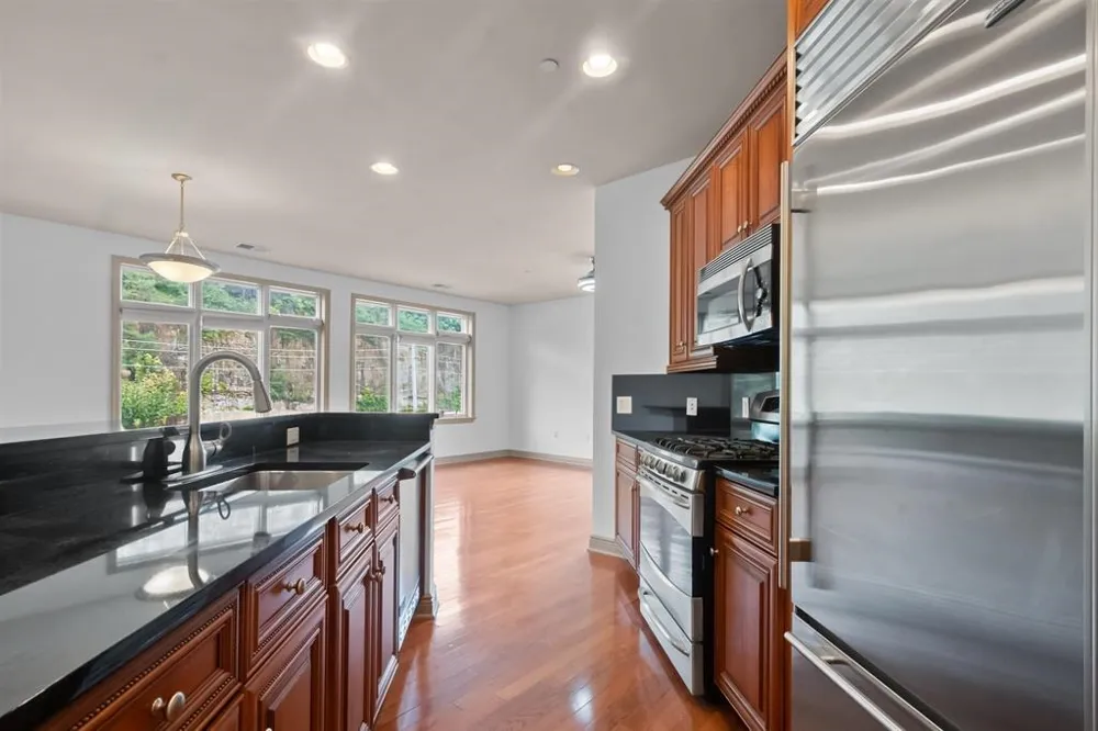 7400 RIVER RD North Bergen, NJ 07047