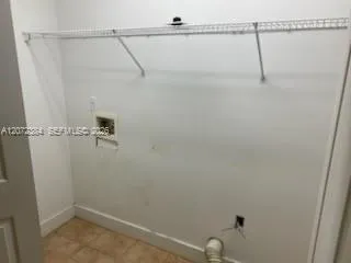 4011 W angeles st Tampa, FL 33629